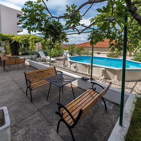 Apartments Turtle Gardens Makarska Exterior photo