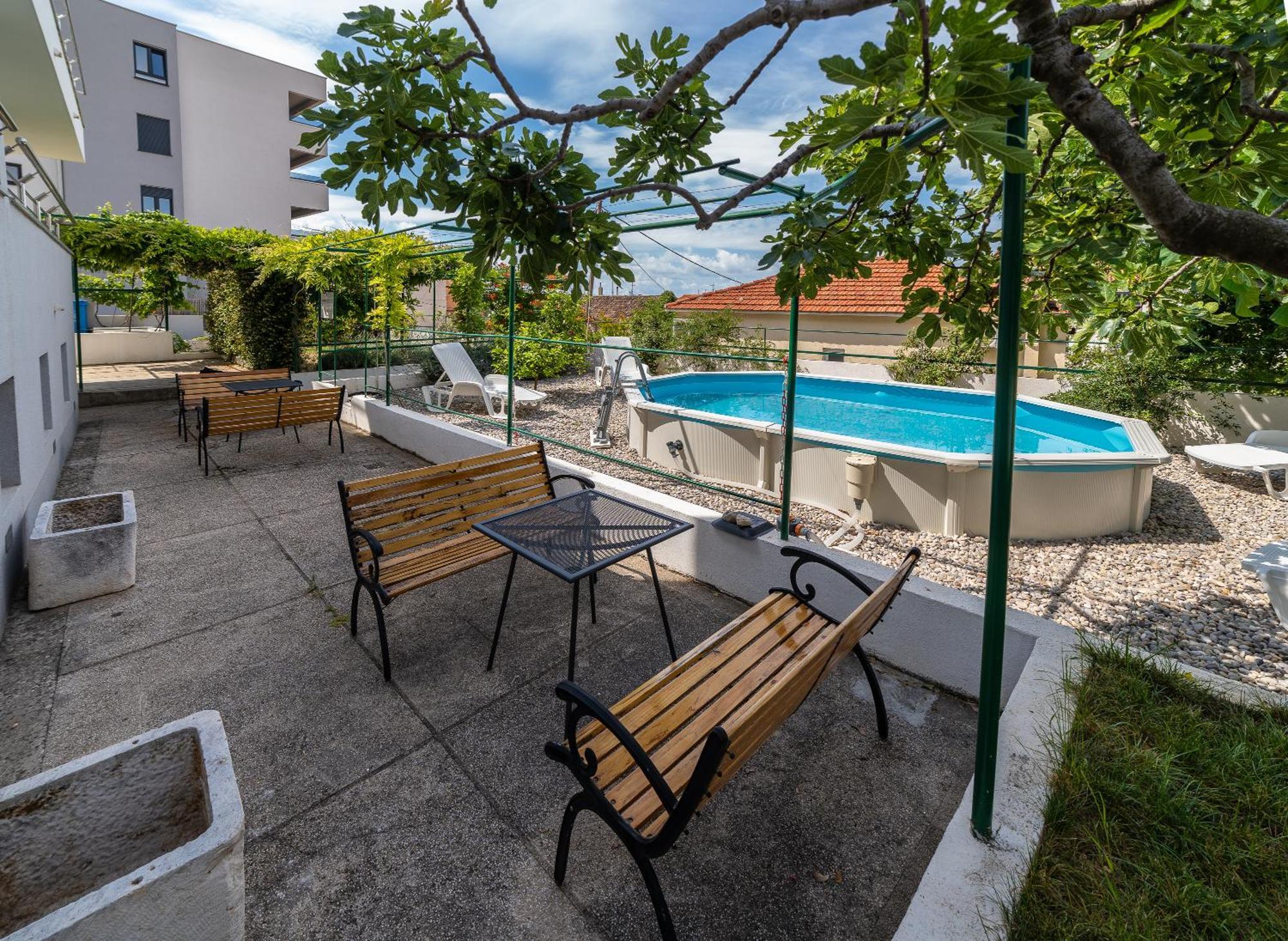 Apartments Turtle Gardens Makarska Exterior photo
