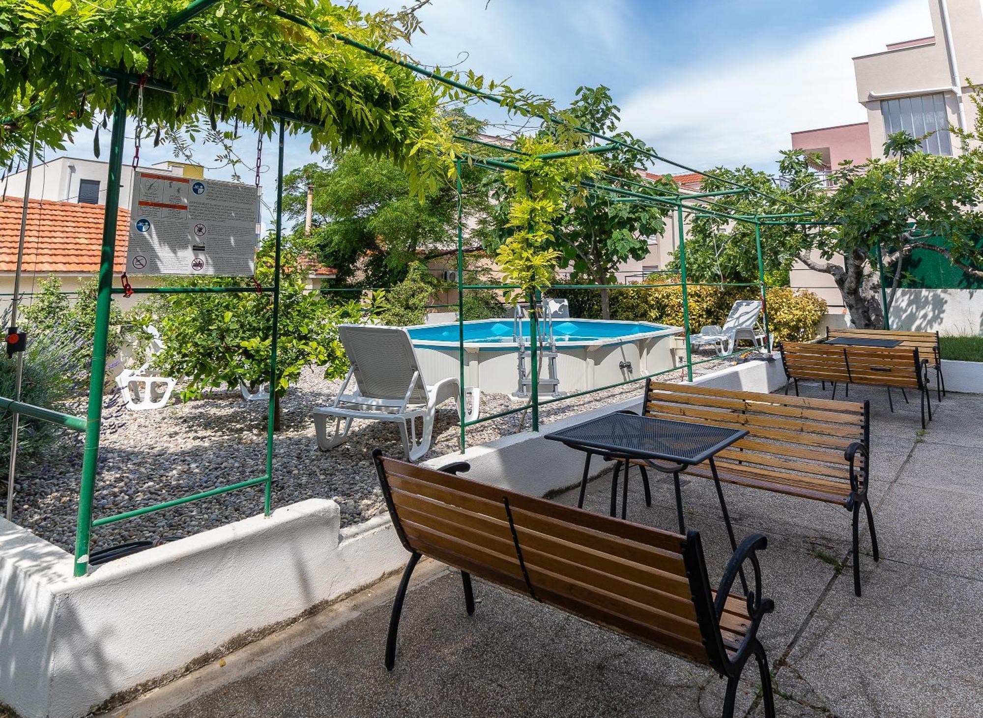 Apartments Turtle Gardens Makarska Exterior photo