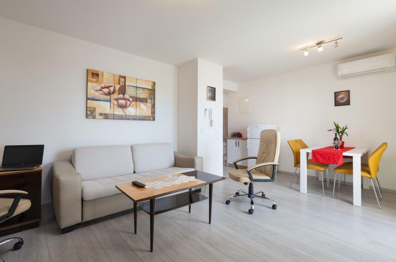 Apartments Turtle Gardens Makarska Exterior photo