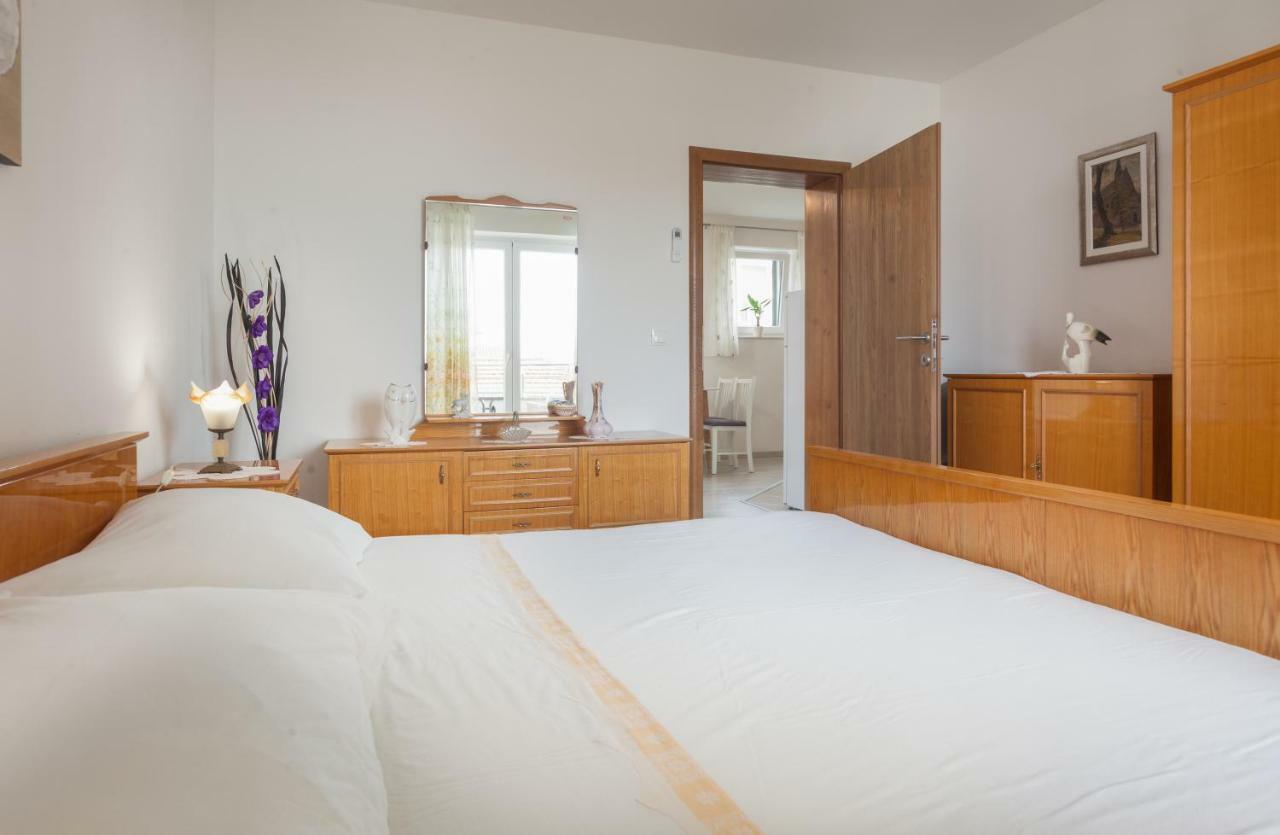 Apartments Turtle Gardens Makarska Exterior photo