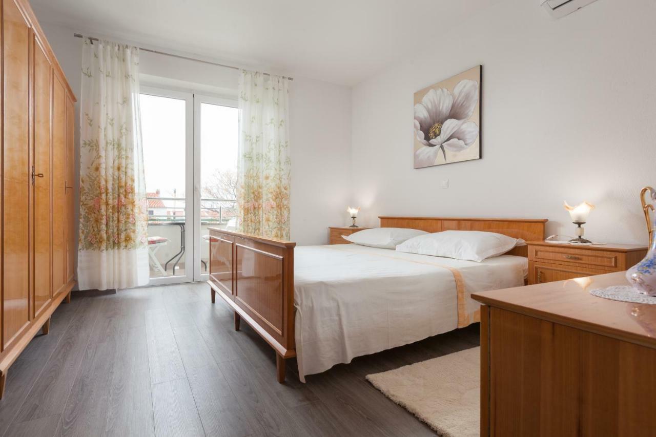 Apartments Turtle Gardens Makarska Exterior photo