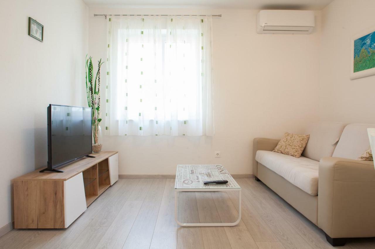 Apartments Turtle Gardens Makarska Exterior photo